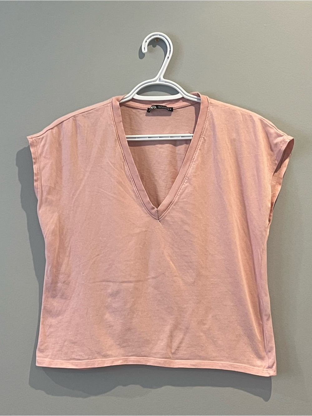 zara dusty pink v-neck boxy tank top clean girl scandi aesthetic
